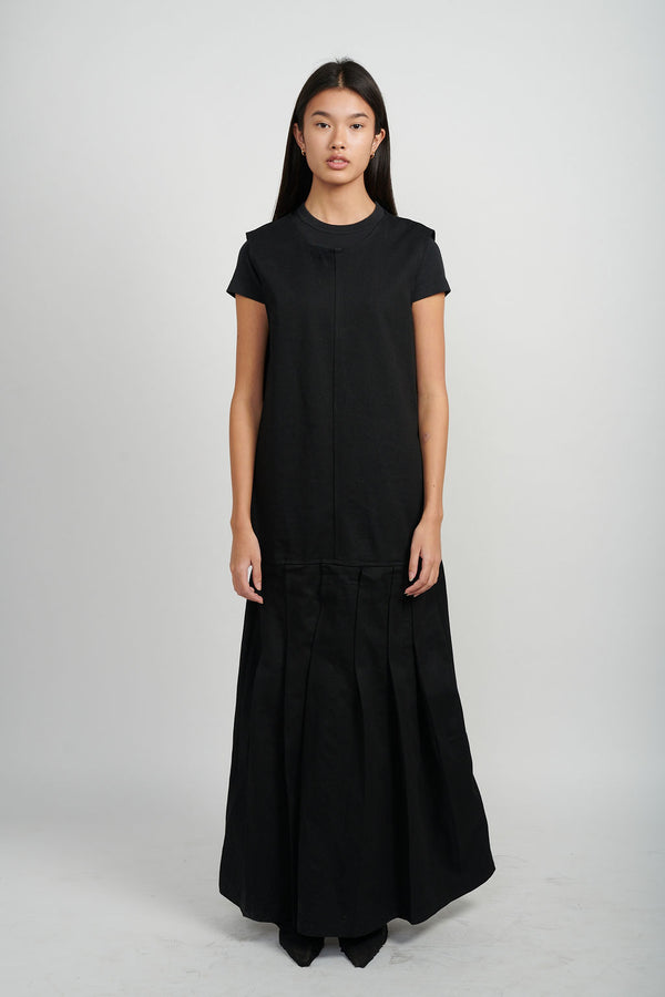 PLEATED DRESS - BLACK