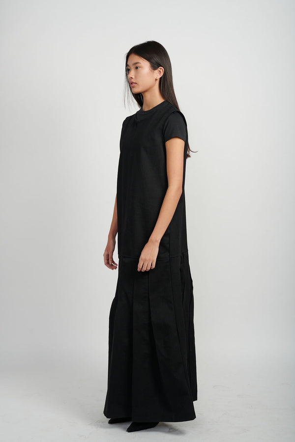 PLEATED DRESS - BLACK