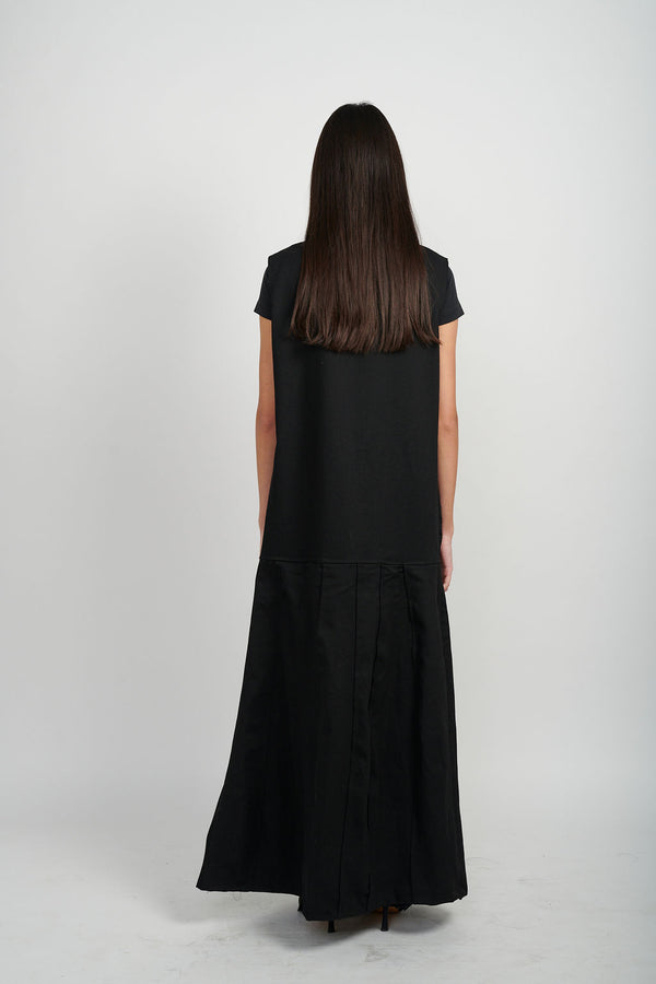 PLEATED DRESS - BLACK