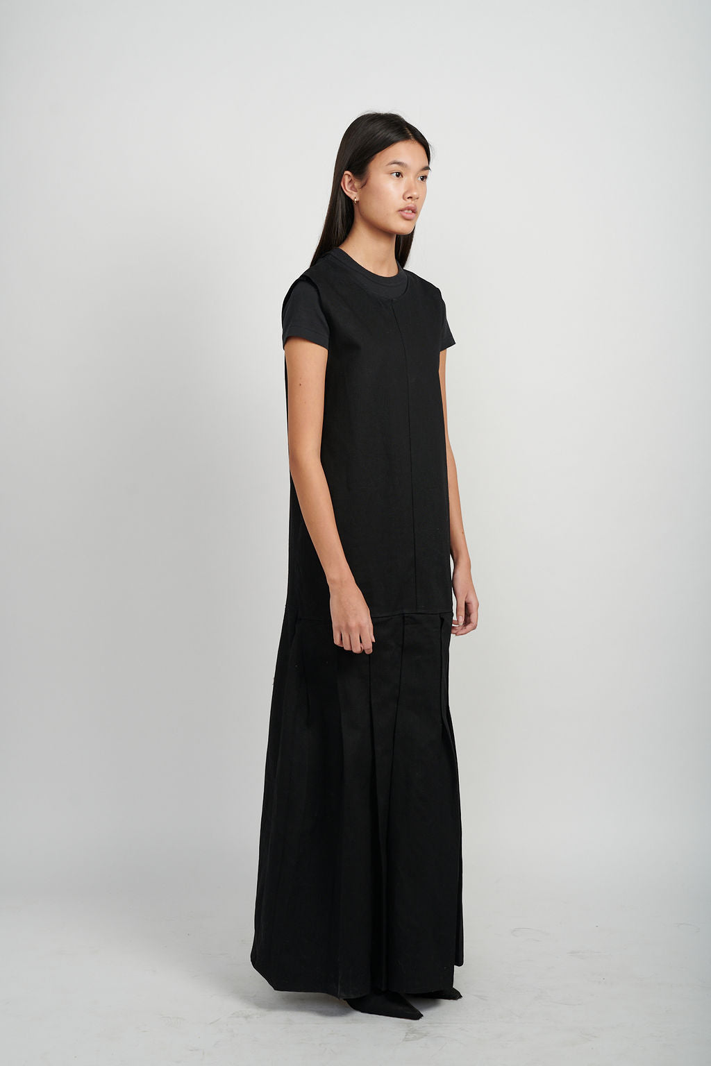 PLEATED DRESS - BLACK